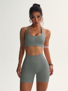 Ensemble de sport sans couture : Crop top dos nu à bretelles avec effet ventre plat et short cycliste push-up en spandex – Pack de vêtements de sport - Product Image 1