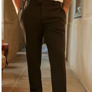 กางเกงขายาวผู้ชายทรงสลิม สกินนี่ ชิโน่ ผ้าฝ้ายแท้ 100% แบรนด์ Gingtto ดีไซน์สตรีทแวร์ รับผลิตแบบ OEM ODM - Product Image 3