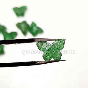 Pendentif en quartz vert naturel en forme de papillon, 14 mm, pierre précieuse sculptée à la main, vente en gros, pour la fabrication de bijoux - Product Image 2