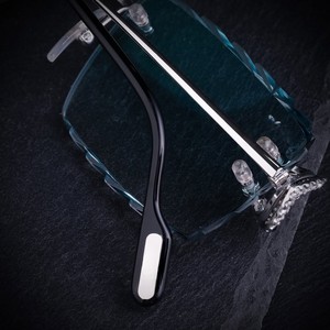 Gafas de Sol Cuadradas con Lentes de Diamante en Forma de Pétalo Sin Montura 2026, Gafas de Sol de Moda Punk para Hombre, Gafas de Sol Vintage de Tendencia con Protección UV400 - Product Image 3