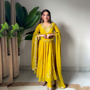 Traje Salwar de Georgette bordado en color amarillo para mujer, estilo tradicional holgado para fiestas, de proveedor indio. - Product Image 1