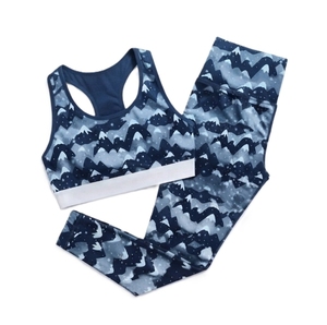 Ensemble de yoga imprimé en Spandex pour femme – Soutien-gorge de sport et leggings taille mi-haute avec logo frontal – Tenue de sport deux pièces respirante de haute qualité - Product Image 4
