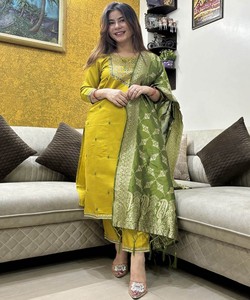 Ensemble haut et bas brodé Tesla fantaisie avec dupatta, tenue de fête, prix de gros, vêtement ethnique, couleur moutarde - Product Image 4