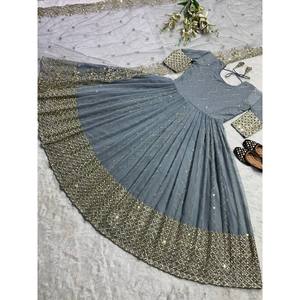 Robe de soirée pour femmes de créateur avec un bel ensemble Dupatta - Product Image 2