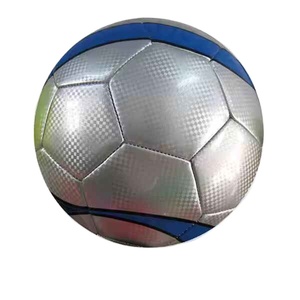 Ballon de football sur mesure en gros, nouveau design, léger, en PU, PVC et cuir, pour le sport et l'entraînement - Product Image 4