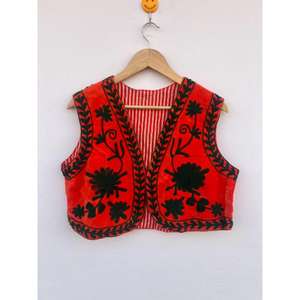Amorzinho Gilet Suzani indien en velours de coton brodé, veste de festival, double boutonnage, vintage, sans manches, respirant - Product Image 2
