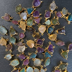 Pendentifs en pierres précieuses naturelles brutes, connecteurs plaqués or 14 carats pour la fabrication de bijoux, bijoux faits main, grossiste et fournisseur de bijoux de mode. - Product Image 1