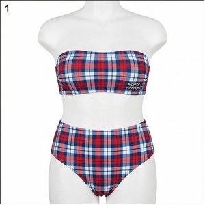 Ensemble de yoga 2 pièces imprimé papillon bleu avec finition dorée, body à col en V profond et jupe portefeuille longueur genou - Product Image 1