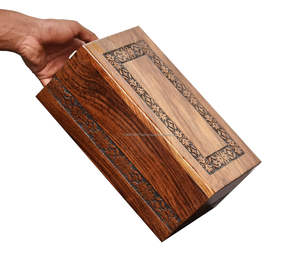 กล่องใส่โกศไม้โกศไม้สำหรับผู้ใหญ่ขี้เถ้าพร้อมดีไซน์แกะสลักสวยงามโกศจากอินเดีย - Product Image 4