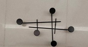 Perchero de Metal Desestructurado con 5 Ganchos en Negro, Diseño Moderno para Montar en la Pared - Product Image 3