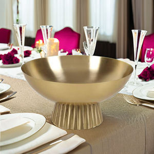 Bol en métal rond classique pour les chocolats durables et magnifiquement conçu pour la restauration à domicile ou les cadeaux - Product Image 1