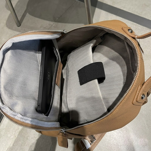 2026 New Arrival Fashion Style Genuine Leather Laptop <b>Backpack</b> for Men with PVC Lining and Zipper Closure - Product Image 4