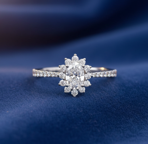 Bague de fiançailles élégante en or blanc 14K 18K et argent sterling 925 pour femme, avec diamant ovale et halo, motif floral - Product Image 2