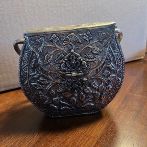 Bolso de mano de metal hecho a mano con relieve floral de lujo, estilo vintage, para noche, boda, fiesta, artesanía God Grace - Product Image 2