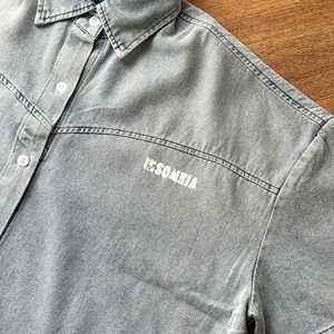 เสื้อเชิ้ตทรงบ็อกซี่ติดกระดุมผ้าฝ้าย 100% สำหรับผู้ชายและผู้หญิง ผลิตโดยโรงงานผลิตเสื้อผ้าเวียดนาม OEM ODM ในเวียดนาม - Product Image 6