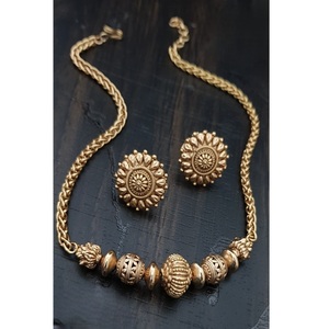 Elegante Juego de Collar y Aretes de Jade para Mujer, Chapado en Oro, de Latón de Calidad Superior, Clásico, para Boda, Compromiso, Aniversario, Fiesta - Product Image 1