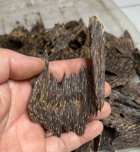 Copeaux d'agarwood naturels purs Royal Aroma |   Bois d'oud du Vietnam en gros, naturel, doux et fumé, longue durée de combustion - Product Image 1