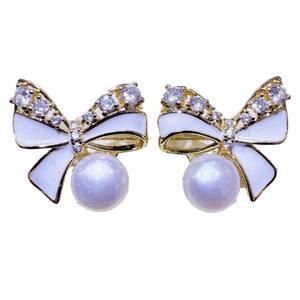 ต่างหูมุกน้ำจืดจูจี้ใหม่ ปี 2025 ดีไซน์เรียบง่าย สไตล์อินฟลูเอนเซอร์ ประดับด้วยน้ำมันรูปทรงหยดน้ำ ผีเสื้อผูกโบว์ แฟชั่น - Product Image 5