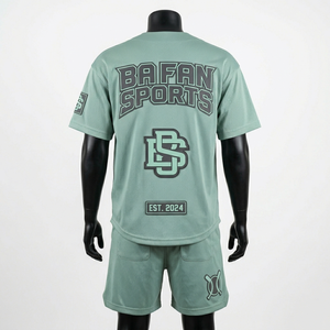 Conjunto de camiseta sin mangas y pantalones cortos para hombre, 180 GSM, poliéster suave, color verde menta, tela de malla, logotipo personalizado. - Product Image 2