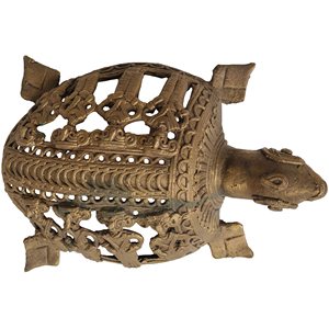 Escultura de tortuga de latón hecha a mano de 5 pulgadas con figuras humanas hechas en la India para regalar - Product Image 1