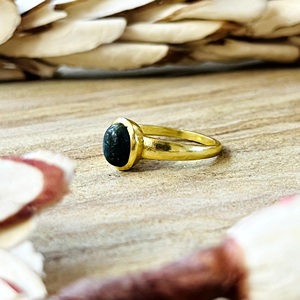 Nouvelles bagues en laiton au design minimaliste, solitaires en labradorite, plaquées or 18 carats pour femmes, alliances délicates en pierres précieuses, vente en gros/OEM/ODM - Product Image 4