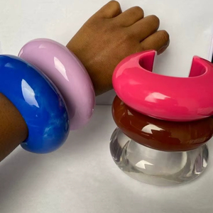 Brazalete de resina con textura de mármol transparente para mujer, material de acetato acrílico, brazalete redondo grueso, joyería para fiesta y uso diario - Product Image 1