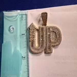 Pendentif pour homme personnalisé avec lettre, en moissanite véritable ronde de 3 carats, plaqué or jaune 14 carats - Product Image 1