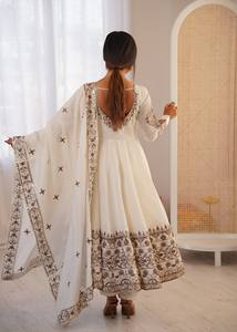 Ramdev Trading - Kurta Tradicional Étnica Moderna de Seda Romana de Secado Rápido y Largo Regular para Mujer, Estilo Indio-Pakistaní, Lista para Usar - Product Image 4