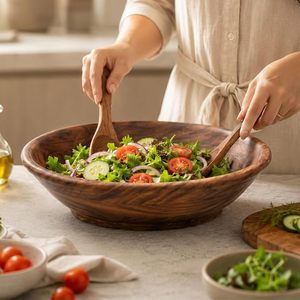 Bol à salade en bois artisanal avec cuillères de service, grand bol de service en bois rustique pour la cuisine et la salle à manger - Product Image 1