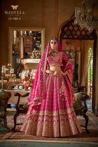 Rivaayat House présente un Lehenga Choli moderne en mousseline de soie et plumes, richement orné, longueur ras du sol, silhouette sirène/trompette, 100% soie - Product Image 5