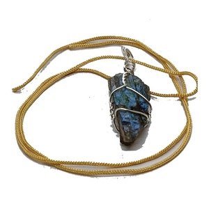 Colgante de cristal natural de labradorita con alambre, imagen grabada en bruto, amuleto de moda, Gujarat - Product Image 3