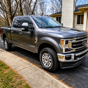 MEILLEURE OFFRE 2022 F250 SUPER DUTY LARIAT 4X4 POWER STROKE TURBO DIESEL V8 EN PARFAIT ÉTAT, PRÊT À L'EXPORTATION - Product Image 4