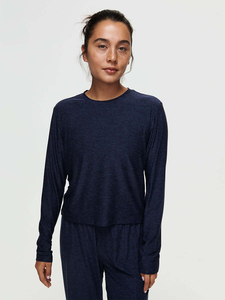Sudaderas de Mujer Tejidas con Estampado Liso y Transpirable, Estilo Nuevo Otoño/Invierno, Diseño OEM, Cuello Redondo, Secado Rápido, Alta Calidad - Product Image 6