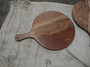 Ensemble de planches à découper rectangulaires en bois de manguier pour couples - Paire pour lui et pour elle avec poignées, lavable au lave-vaisselle, FAIZA CRAFT, fabriqué dans l'Uttar Pradesh - Product Image 5