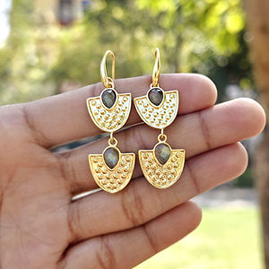 Pendientes de moda para mujer, de labradorita natural con corte de pera, doble piedra preciosa, colgantes, de latón chapado en oro de 18k, con gancho de diseño. - Product Image 5