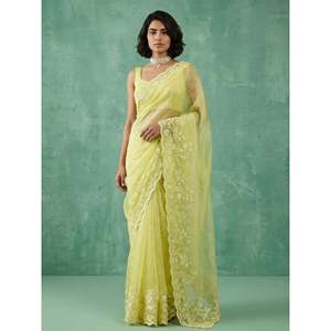 Sari en Soie Pure Chanda Elite Weaves avec Broderie Florale Élégante, Travaux Schiffli, Resham, Zari et Bordure Découpée – Idéal pour Mariages Indiens/Pakistanais - Product Image 6