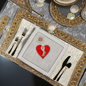 Serviette élégante avec broderie raffinée, durable, idéale pour les tables de luxe et les célébrations mémorables. - Product Image 3