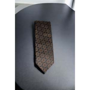 Corbata geométrica negra y marrón elegante - Product Image 4