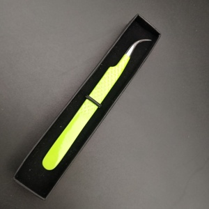 Pinzas para Pestañas Profesionales Ligeras de Acero Inoxidable, Punta Suave de Precisión, Reduce la Fatiga de las Manos, Uso en Salón, Origen Pakistán - Product Image 1