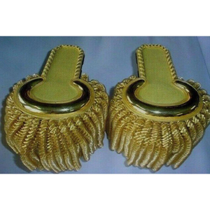Epaulettes clásicas para uniformes de desfile con flecos largos dorados hechos a mano para bandas y artistas de ceremonias. Epaulettes en venta. - Product Image 3