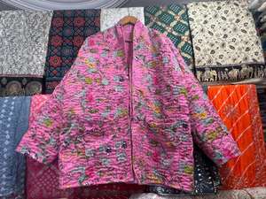 Veste réversible en coton Kantha vintage, brodée à la main, respirante et matelassée, idéale pour les fêtes, les mariages, les vacances d'été et les festivals - Product Image 4