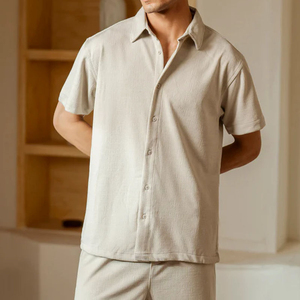 Conjunto de Camisa y Pantalones Cortos Premium para Hombre - Ropa de Verano para Resort - 2 Piezas - Camisa de Botones de Color Liso y Pantalones Cortos - Proveedor Mayorista - Product Image 4