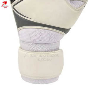 Guantes de portero de espuma de látex de primera calidad para una absorción de impactos superior, equipo profesional para el rendimiento en partidos. - Product Image 5