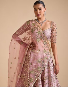 Lehenga KV de satén de seda rosa sólido con adornos, tradicional, semicosturada, reversible, sin arrugas, con blusa sin coser y dupatta. - Product Image 1