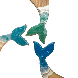 Planche à découper moderne en bois avec design océanique en résine bleue, finition miroir haute brillance, durable, décoration de cuisine - Product Image 1