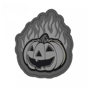 Badge en PVC gaufré 3D personnalisé motif citrouille pour accessoires de chapeaux et vêtements – Vente en gros pour Halloween - Product Image 1