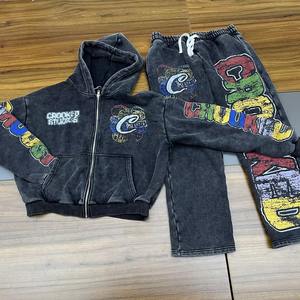 Survêtement Homme Personnalisé Effet Délavé Streetwear en Coton Éponge 100% avec Logo Brodé Vieilli pour la Saison Automne - Product Image 5