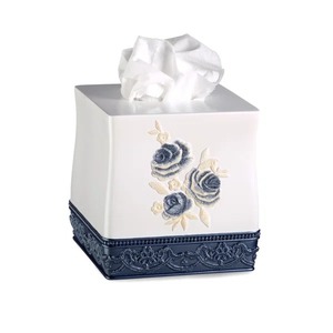 Caja de pañuelos de cerámica floral con base azul marino y diseño de rosas, de pie y sin soporte. - Product Image 3