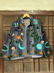 Chaqueta Suzani de Terciopelo Gris Premium con Bordado de Serpiente, Estilo Boho, Manga Larga, Cuello Alto, Ropa de Invierno para Mujer - Product Image 1