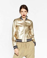 Blouson Bomber en Satin Brillant Doré pour Femme – Style Décontracté Chic avec Broderie Camouflage et Lettres Respirantes